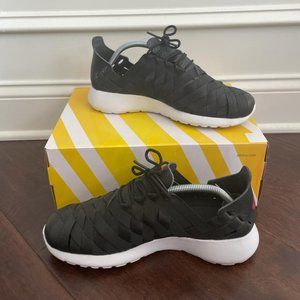 Black Nike Roshe Woven - 9.5 Men's